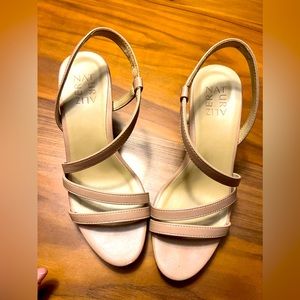 Naturalizer heels, natural shade. NWOB Size 7.5